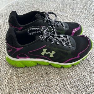 Women’s UA tennis shoes with microG